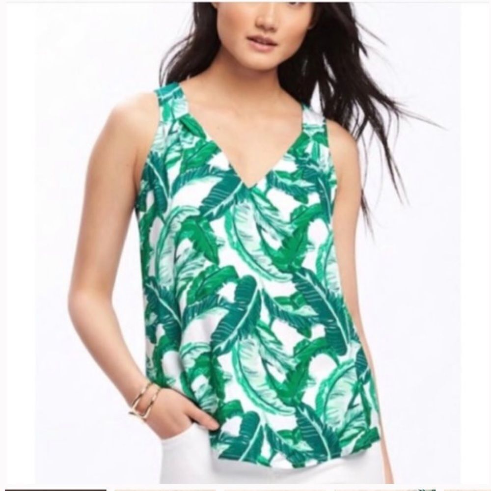 ✨ OLD NAVY Tropical Palm Leaf V Neck Tank Top✨